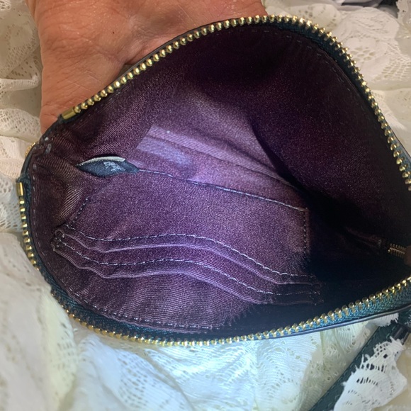 Coach Wristlet with 2 charms- Forest Green -new - Picture 11 of 16